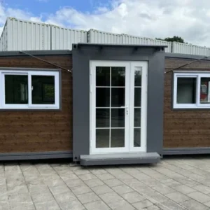 Tiny House mit zwei Schlafzimmern und Küche 2024