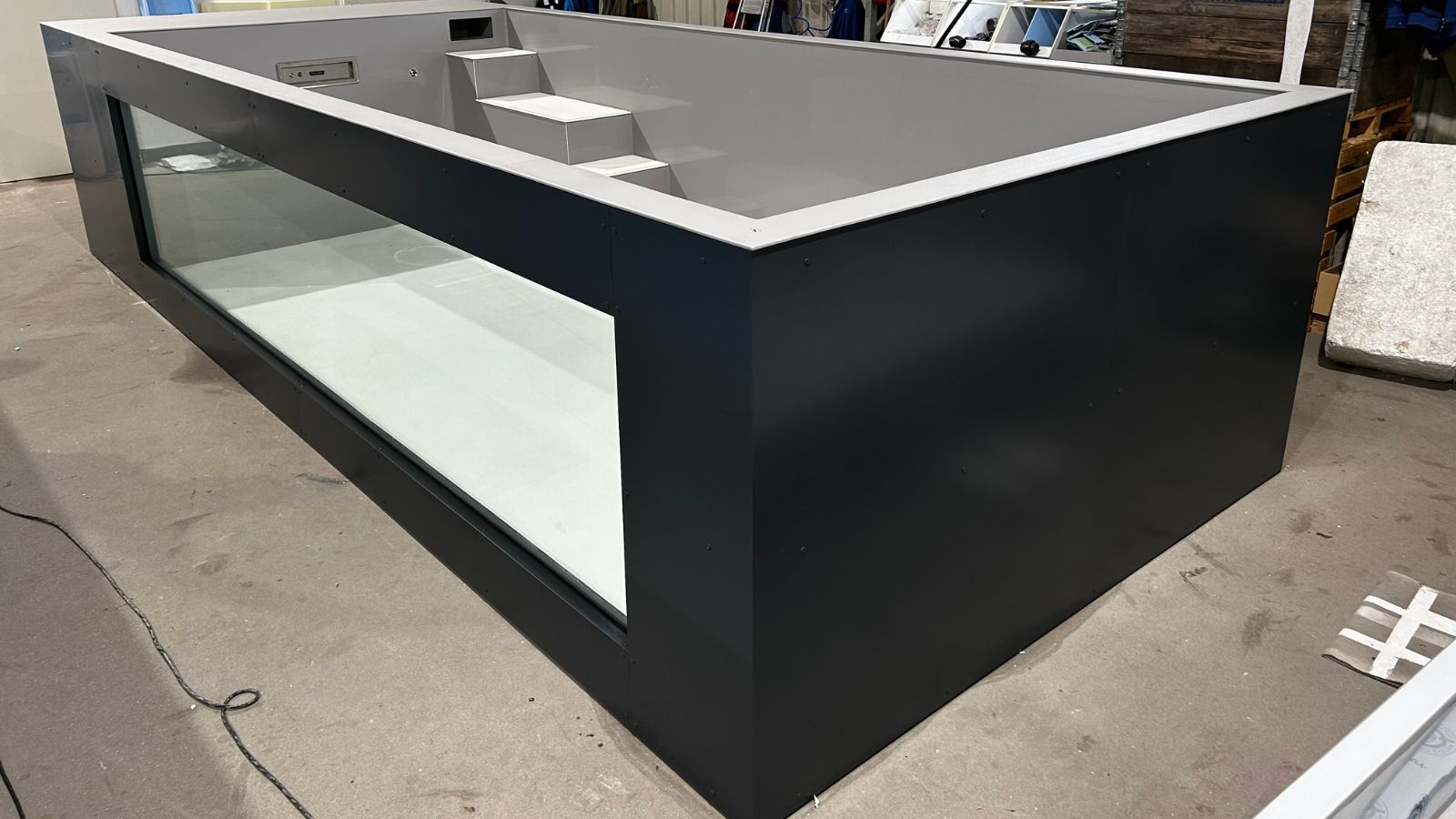 6,5 m x 2,5 m großer Polypropylen-Pool mit 4 m Poolfenster-Neu